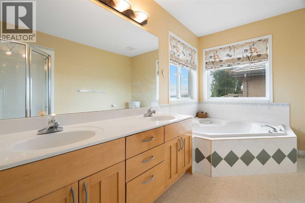 79 Royal Crest Way NW, Calgary, Alberta  T3G 4M9 - Photo 32 - A2329111