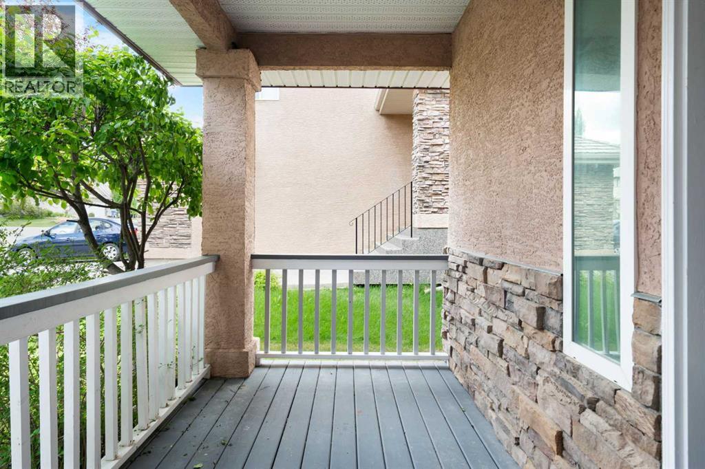 79 Royal Crest Way NW, Calgary, Alberta  T3G 4M9 - Photo 4 - A2329111