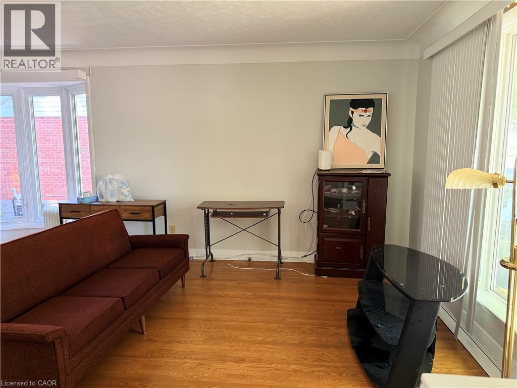 201 Lourdes Street, Waterloo, Ontario  N2L 1N8 - Photo 4 - 40847499