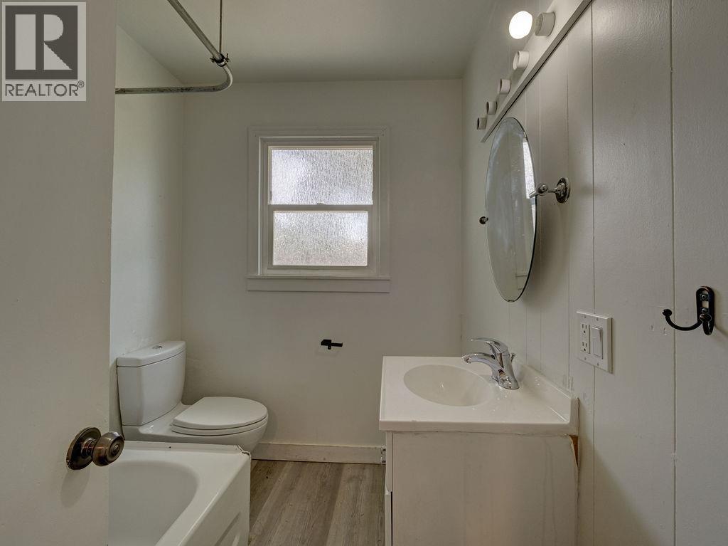 5724 Porpoise Bay Road, Sechelt, British Columbia  V0N 3A3 - Photo 19 - R3149847