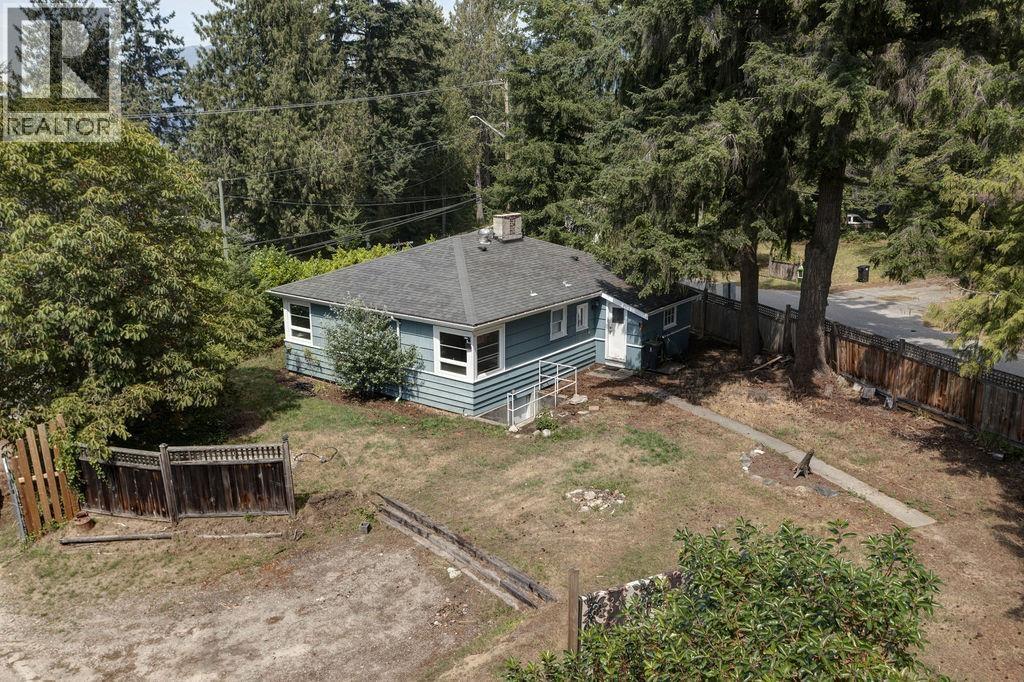 5724 Porpoise Bay Road, Sechelt, British Columbia  V0N 3A3 - Photo 8 - R3149847