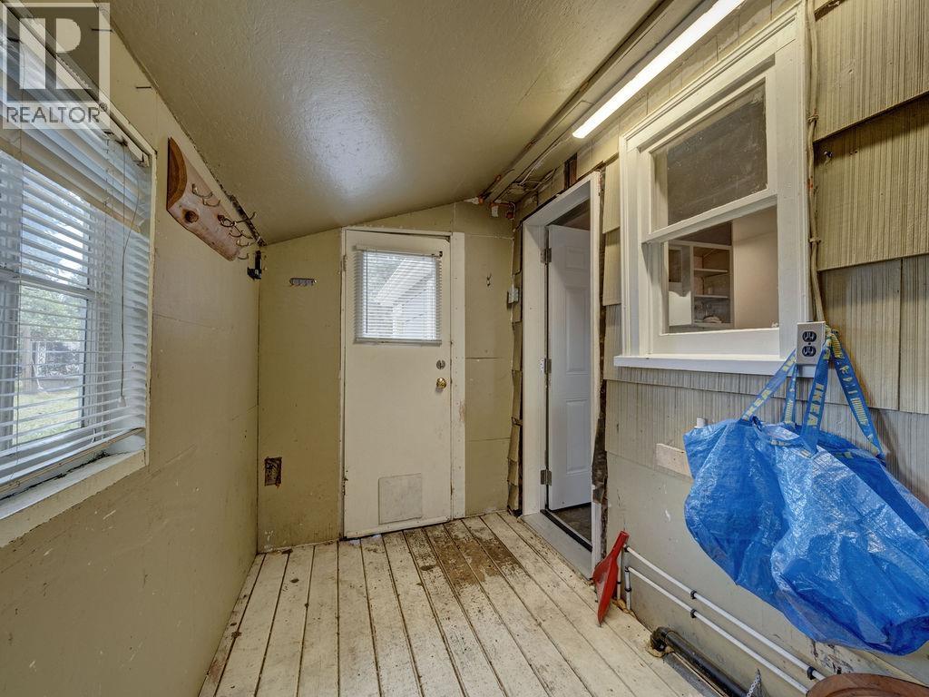5724 Porpoise Bay Road, Sechelt, British Columbia  V0N 3A3 - Photo 9 - R3149847