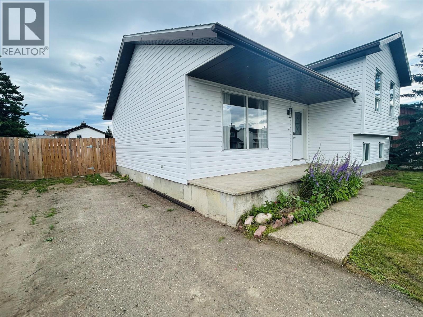 156 Valleyview Crescent, Tumbler Ridge, British Columbia  V0C 2W0 - Photo 7 - 10395852
