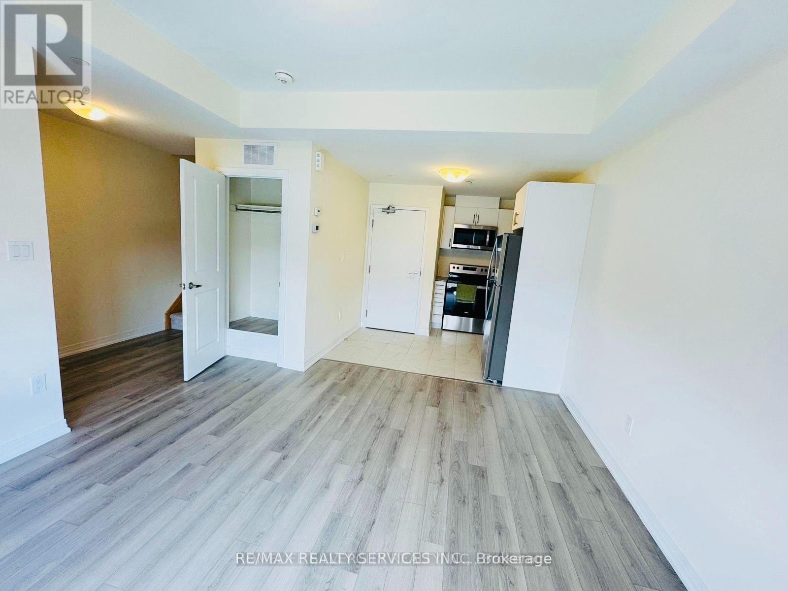 7 - 245 Mclevin Avenue W, Toronto, Ontario  M1B 0E8 - Photo 4 - E13604252