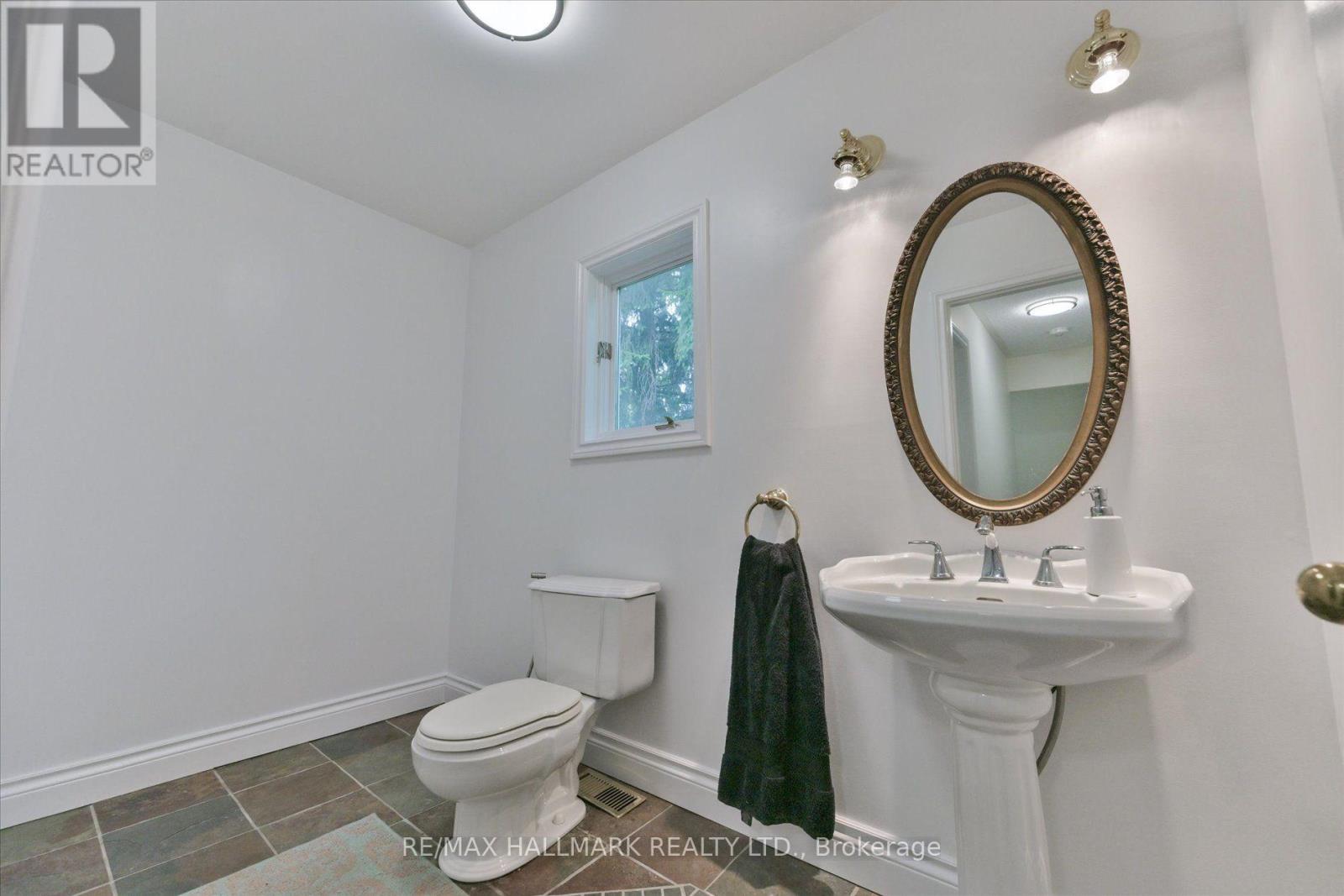 13918 Leslie Street E, Aurora, Ontario  L4G 7C8 - Photo 15 - N13603124