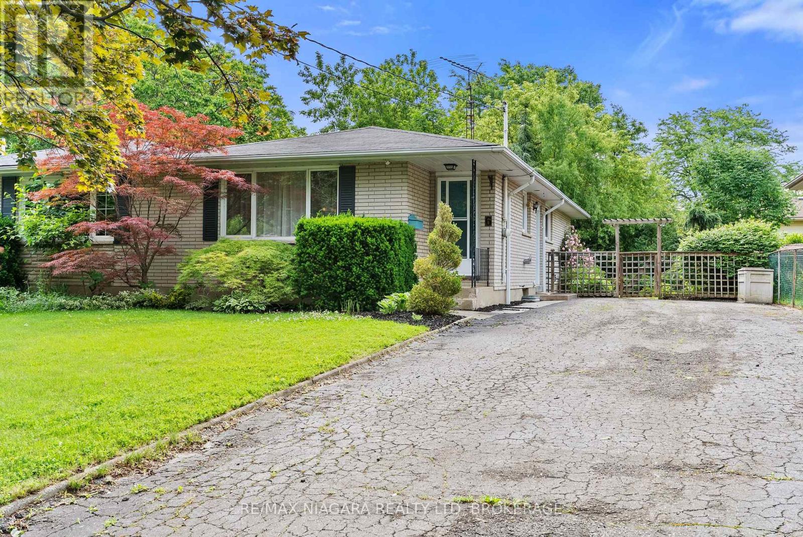 6 BEDFORD COURT, st. catharines (lakeport), Ontario