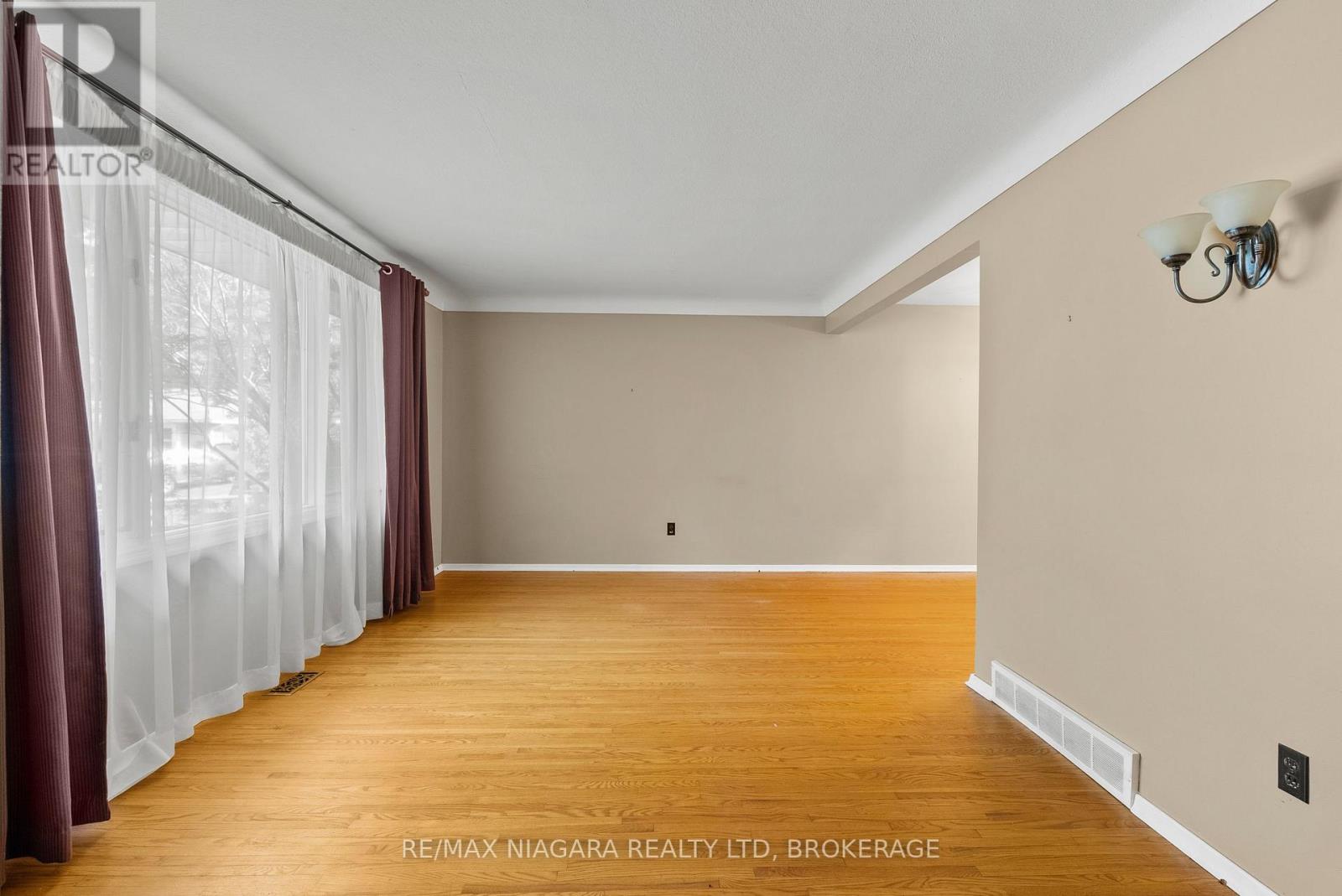 6 Bedford Court, St. Catharines (Lakeport), Ontario  L2N 4C8 - Photo 10 - X13604862
