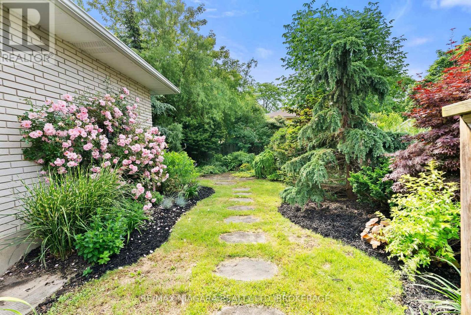 6 Bedford Court, St. Catharines (Lakeport), Ontario  L2N 4C8 - Photo 6 - X13604862