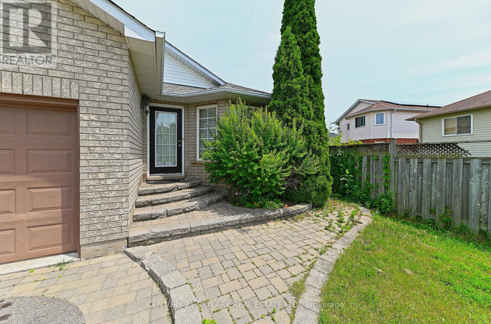 1922 Dalhousie Crescent, Oshawa, Ontario  L1G 8C3 - Photo 3 - E13604894