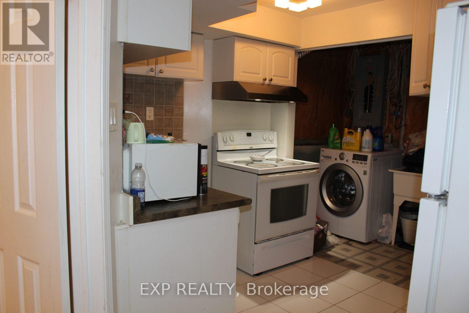 Bsmt - 134 Sandown Avenue, Toronto (Birchcliffe-Cliffside), Ontario  M1N 3W7 - Photo 3 - E13604934