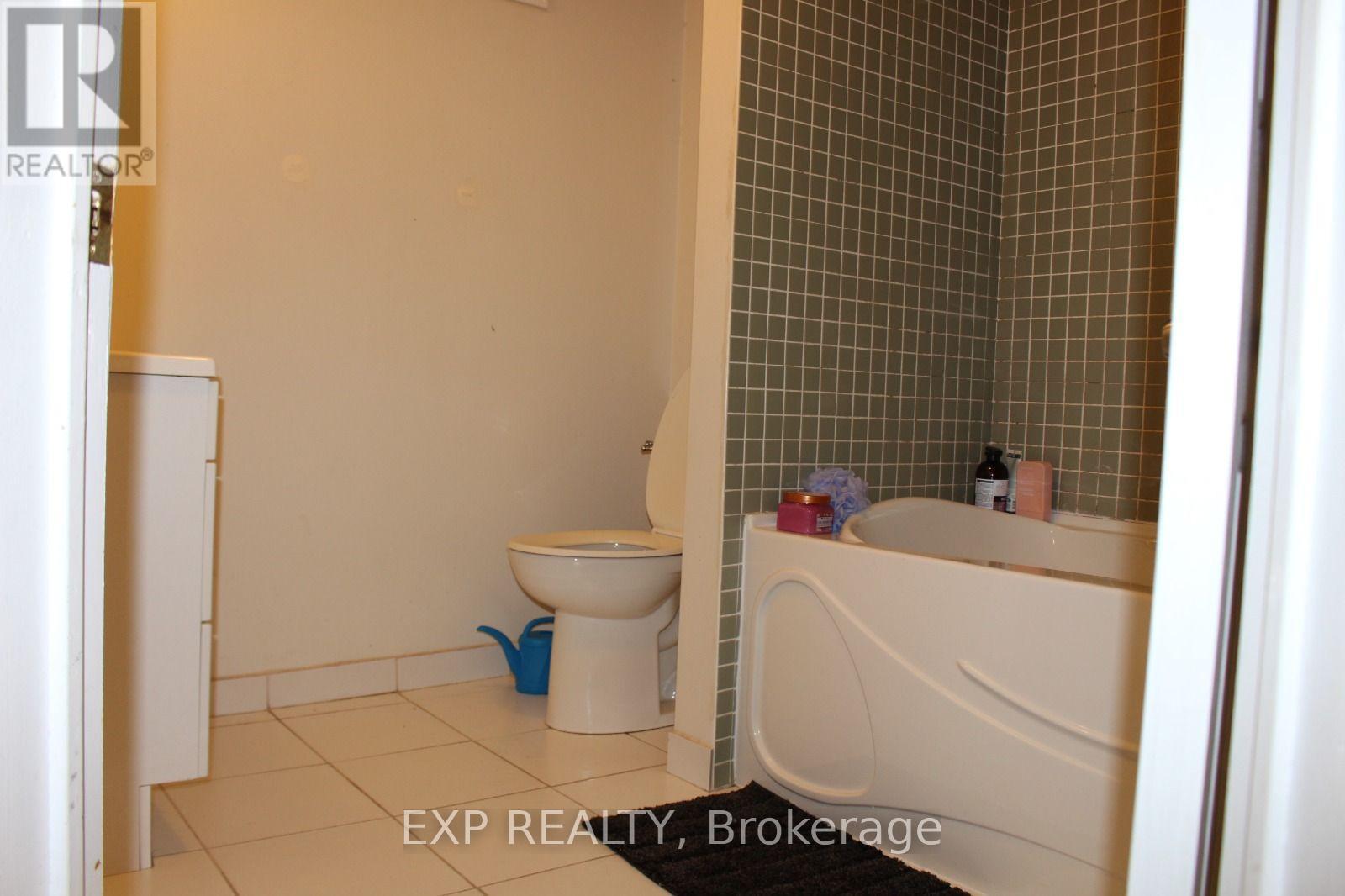 Bsmt - 134 Sandown Avenue, Toronto (Birchcliffe-Cliffside), Ontario  M1N 3W7 - Photo 7 - E13604934