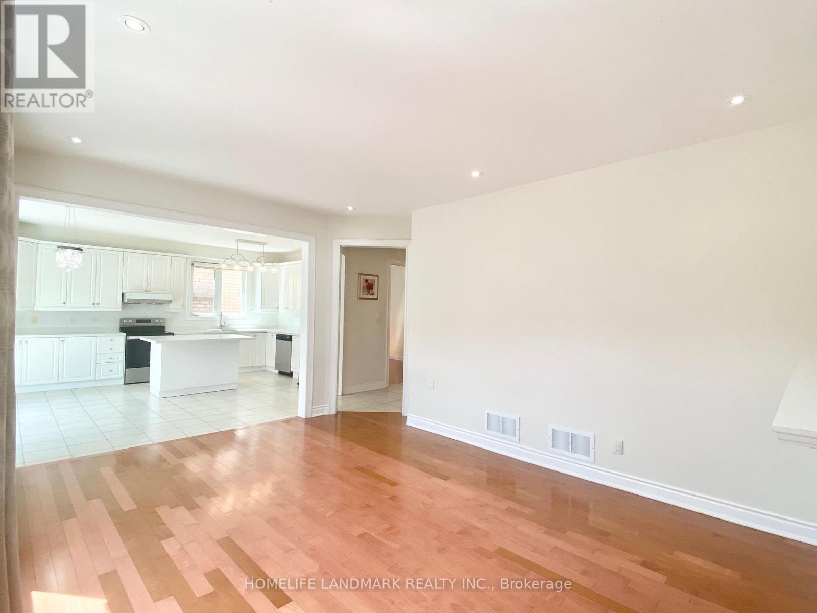 315 Weldrick Road, Richmond Hill, Ontario L4C 0A7 - Photo 2 - N13604888