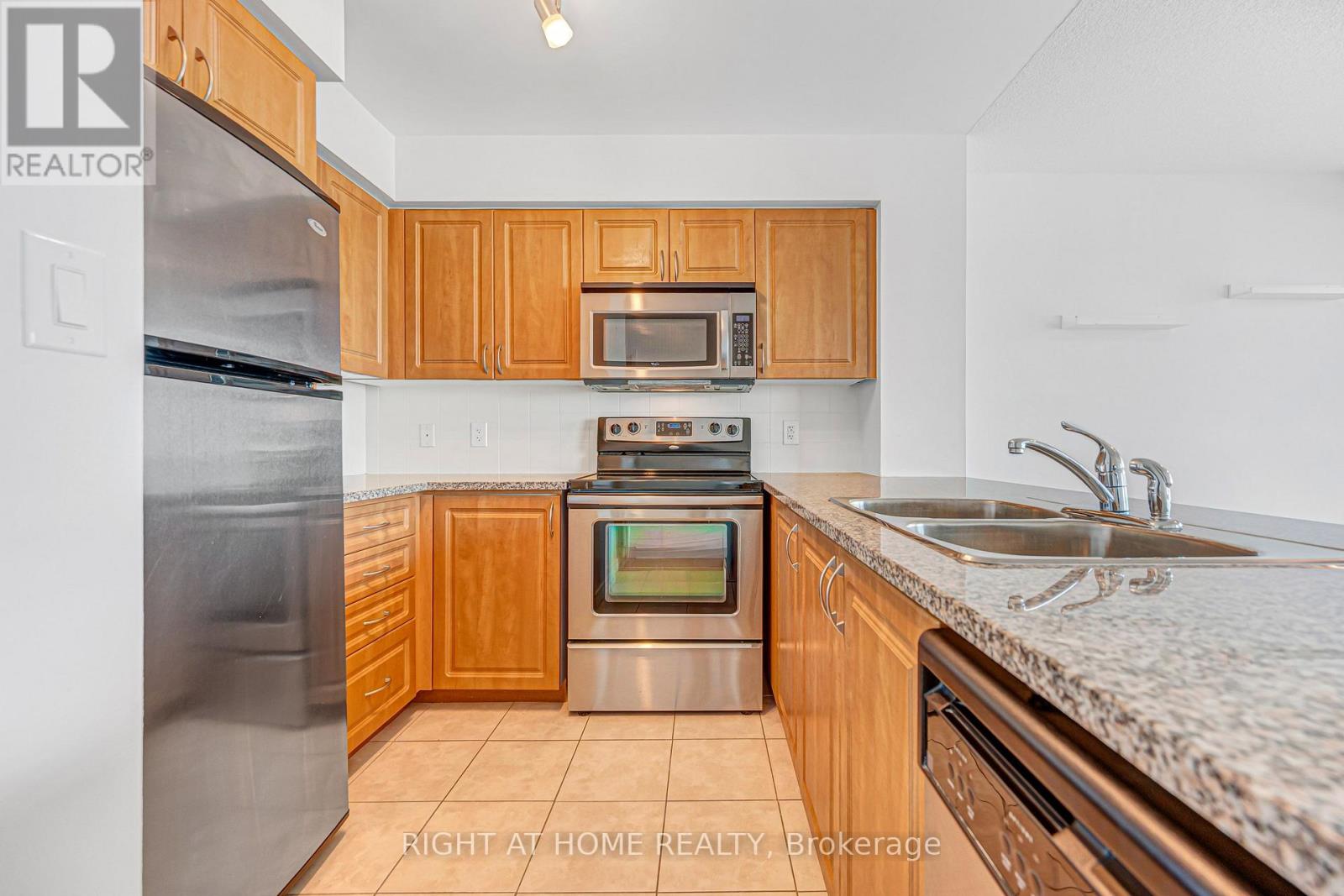 #2902 - 208 Enfield Place, Mississauga, Ontario  L5B 0G8 - Photo 13 - W13604872