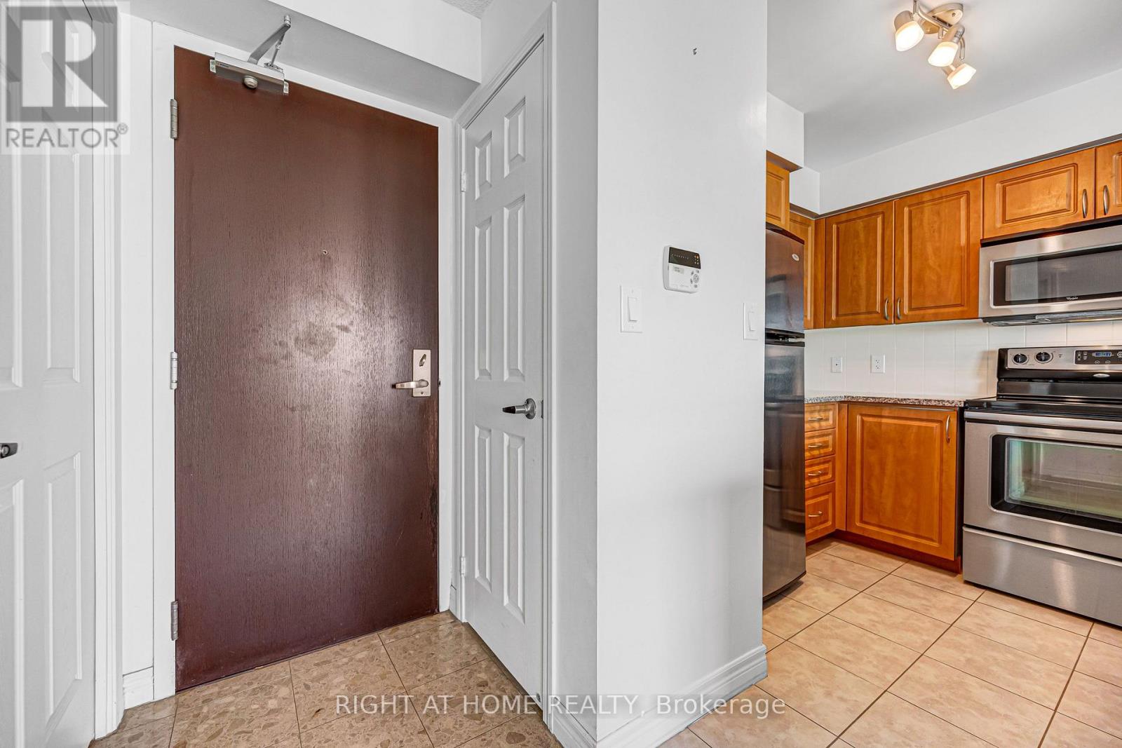 #2902 - 208 Enfield Place, Mississauga, Ontario  L5B 0G8 - Photo 6 - W13604872