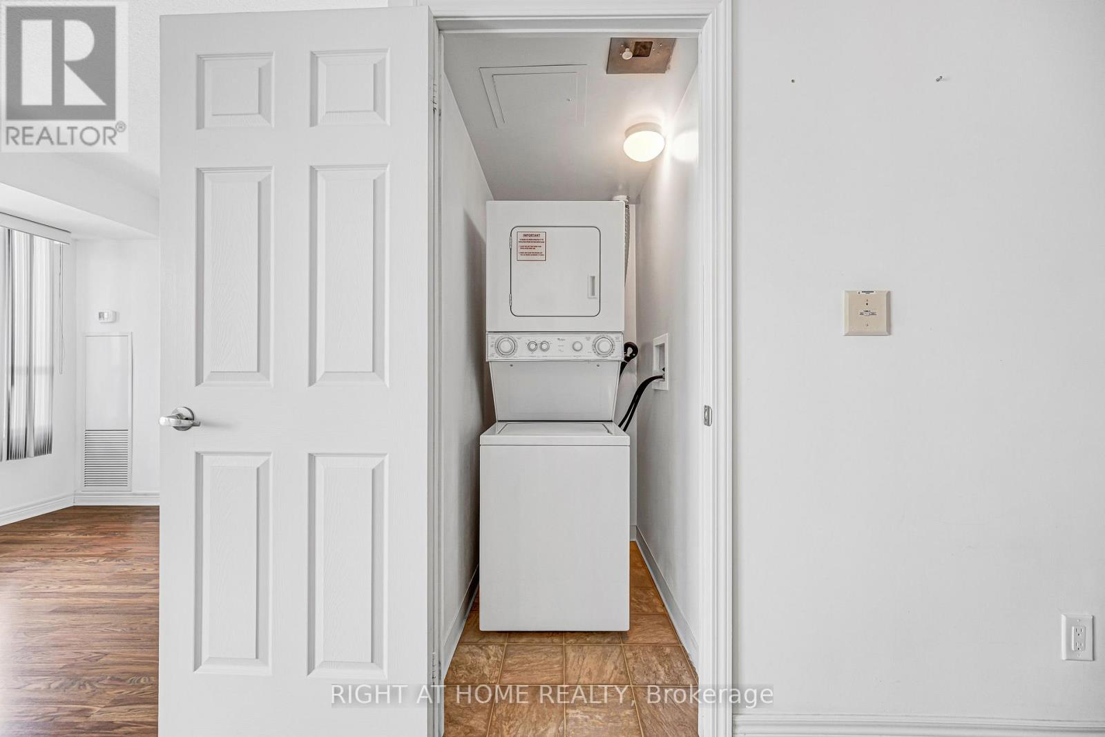 #2902 - 208 Enfield Place, Mississauga, Ontario  L5B 0G8 - Photo 7 - W13604872
