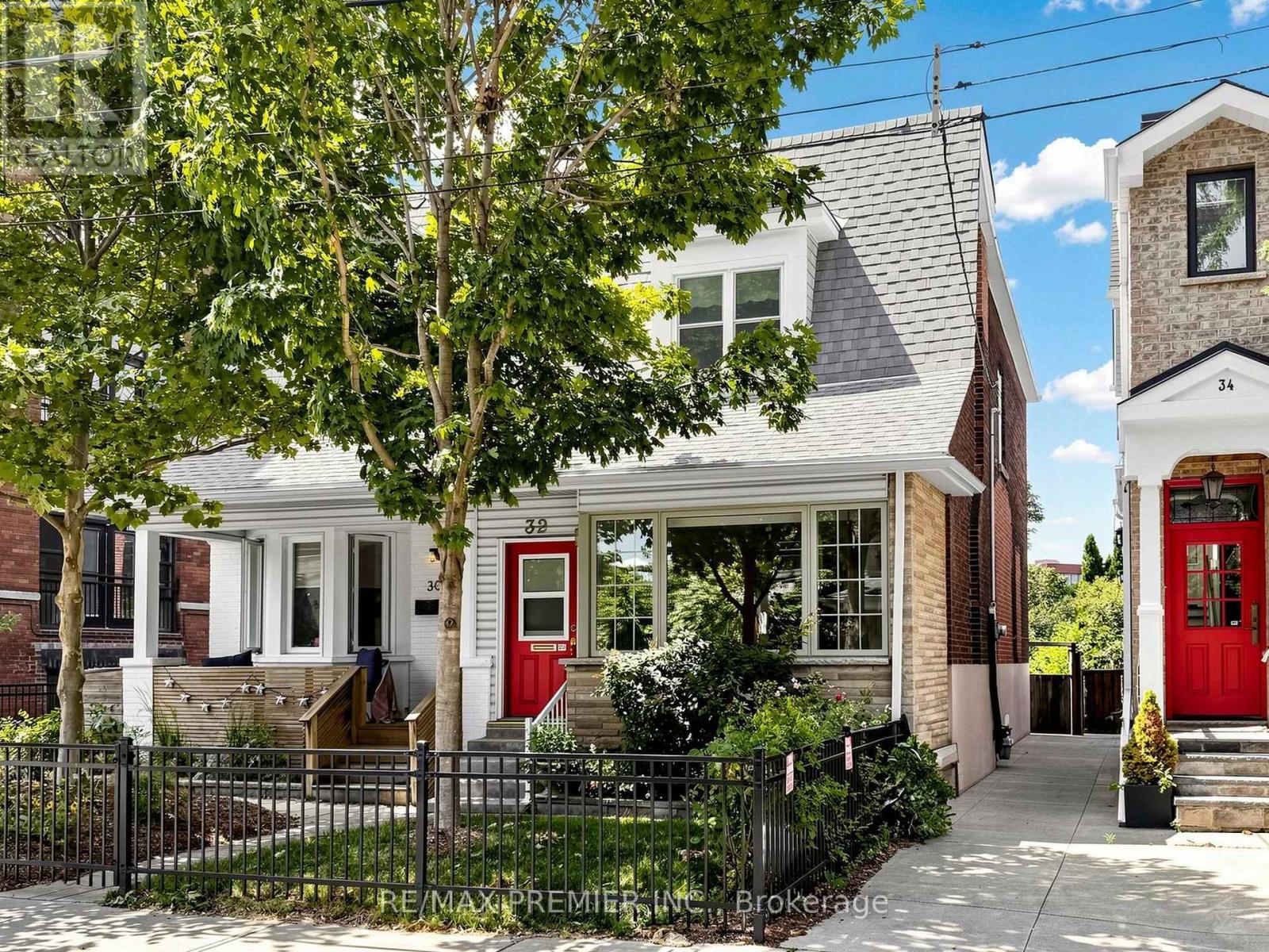 32 Ritchie Avenue, Toronto, Ontario  M6R 2J8 - Photo 2 - W13604898