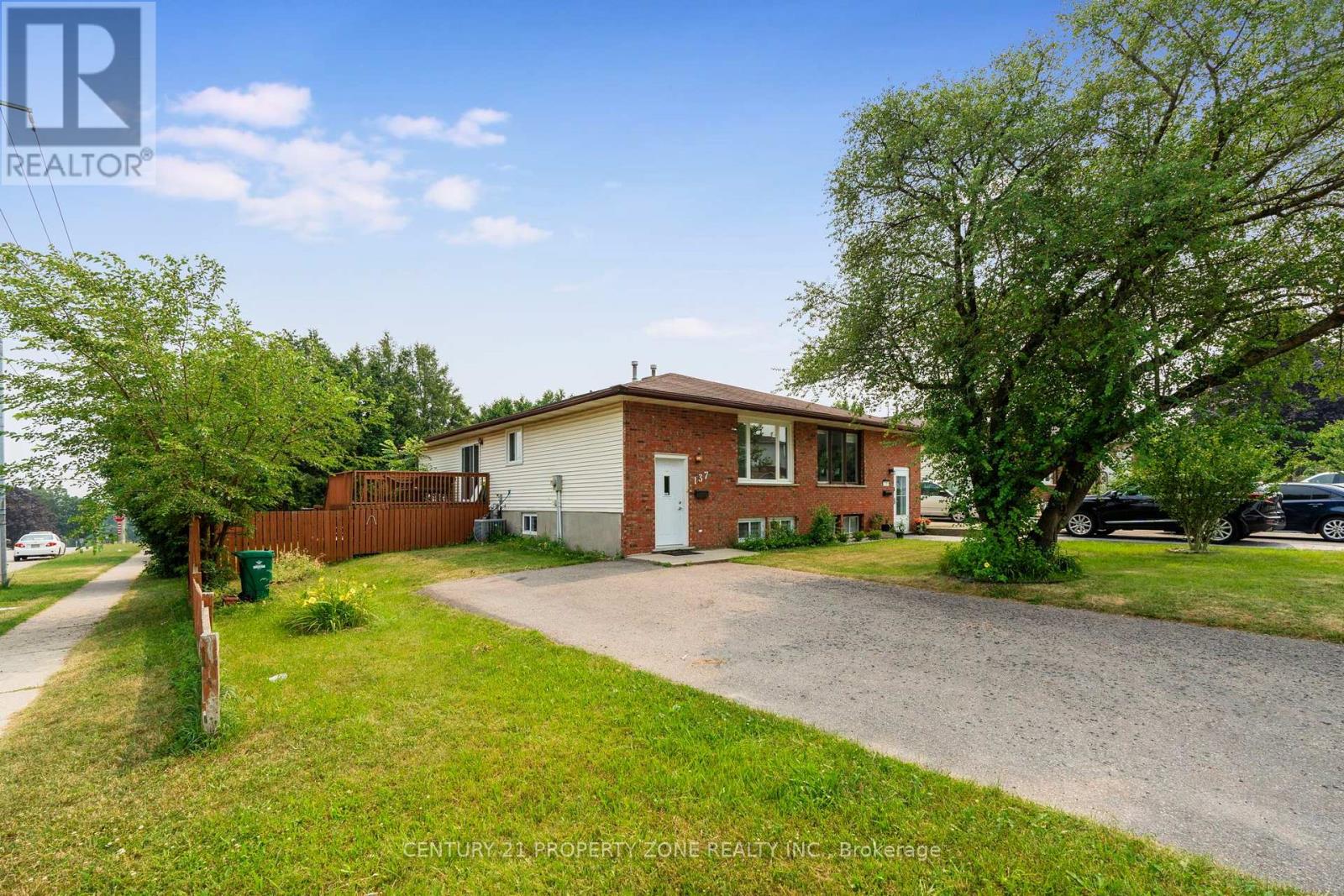 137 Nickolas Crescent, Cambridge, Ontario  N3C 3L7 - Photo 2 - X13604936