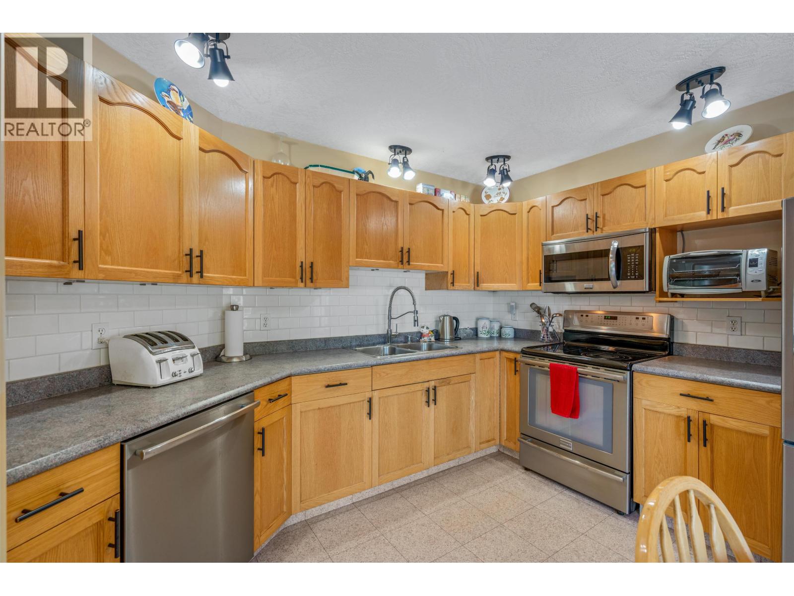 11330 Lakeside Drive, Prince George, British Columbia  V2K 5M6 - Photo 16 - R3149664