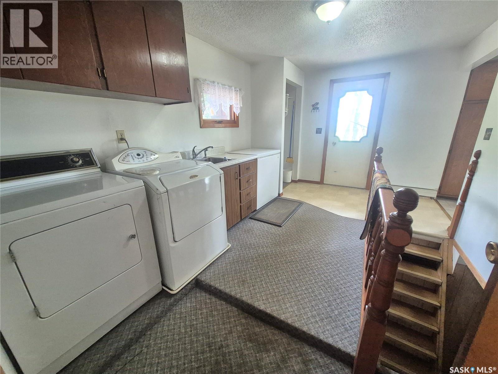 413 Peterson Avenue, Radville, Saskatchewan  S0C 2G0 - Photo 2 - SK043414