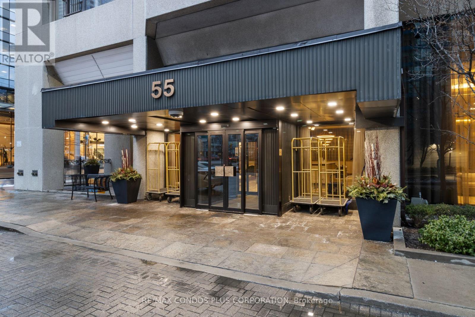 3517 - 55 Harbour Square, Toronto, Ontario M5J 2L1 - Photo 2 - C13604970