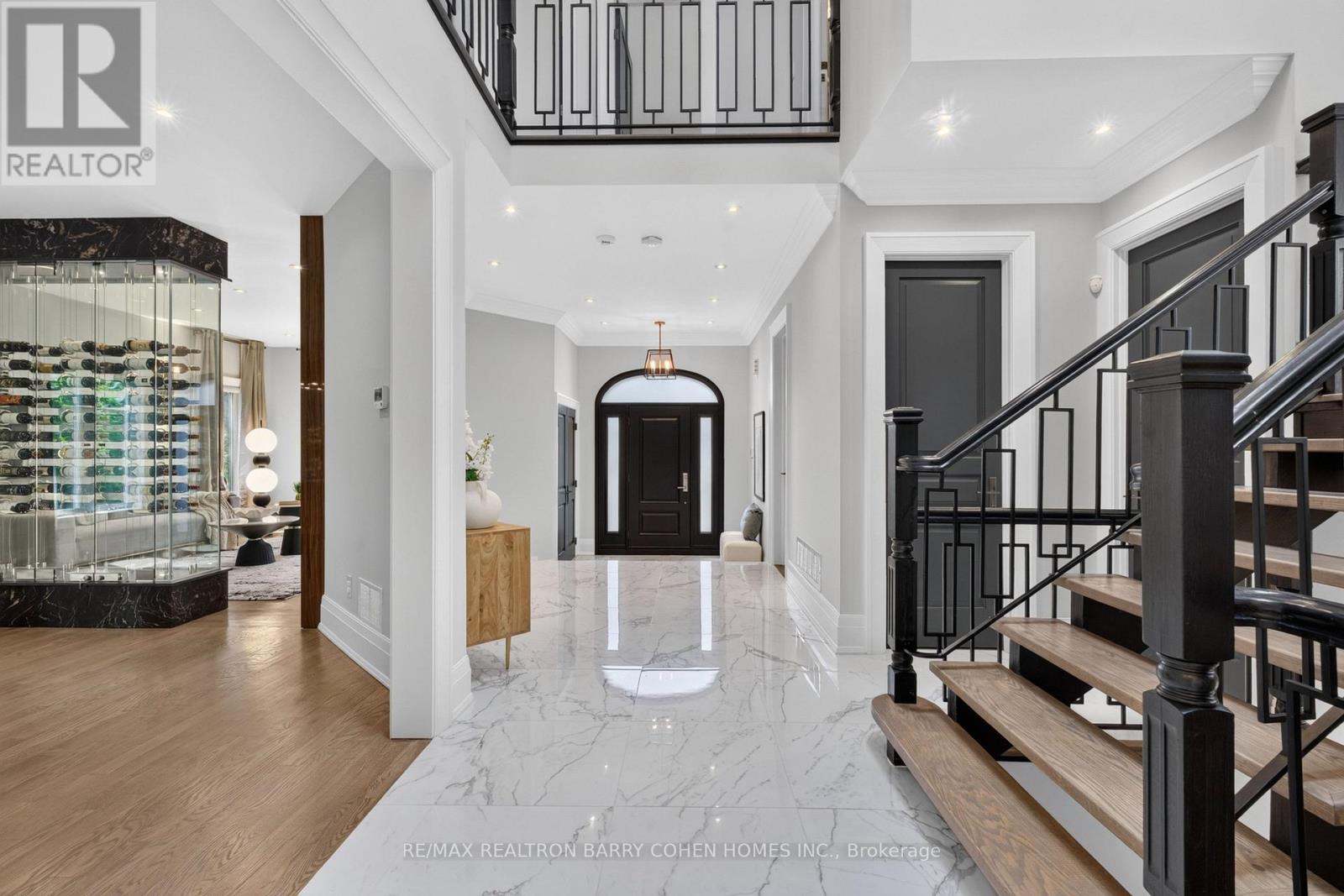 33 Munro Boulevard, Toronto, Ontario  M2P 1C1 - Photo 3 - C13605008