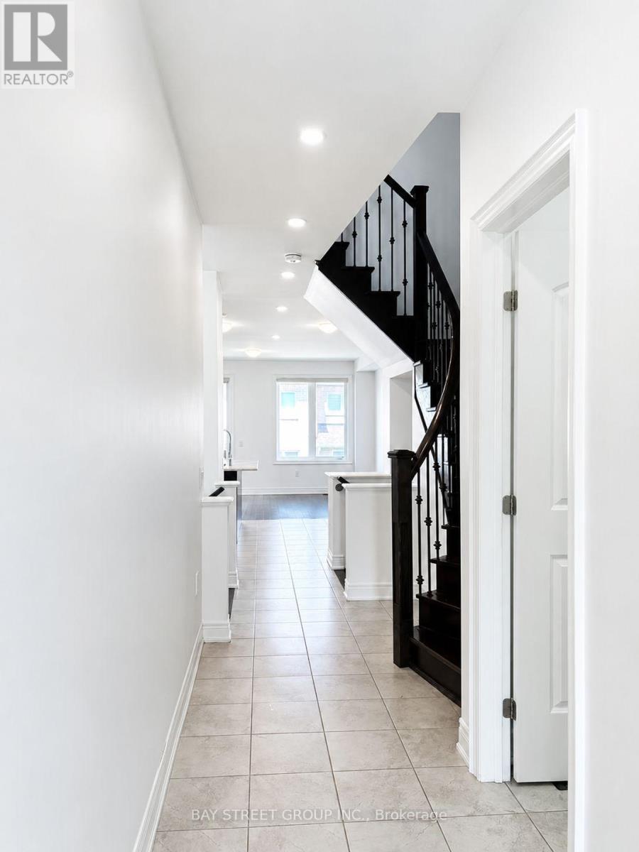 103 Drizzel Crescent, Richmond Hill, Ontario L4E 0G9 - Photo 2 - N13604994