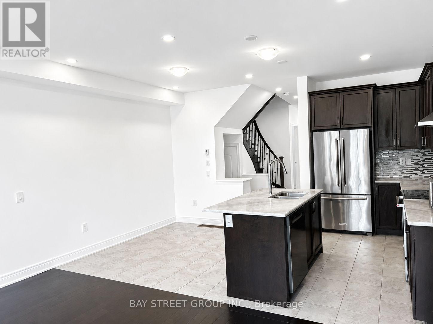 103 Drizzel Crescent, Richmond Hill, Ontario L4E 0G9 - Photo 3 - N13604994