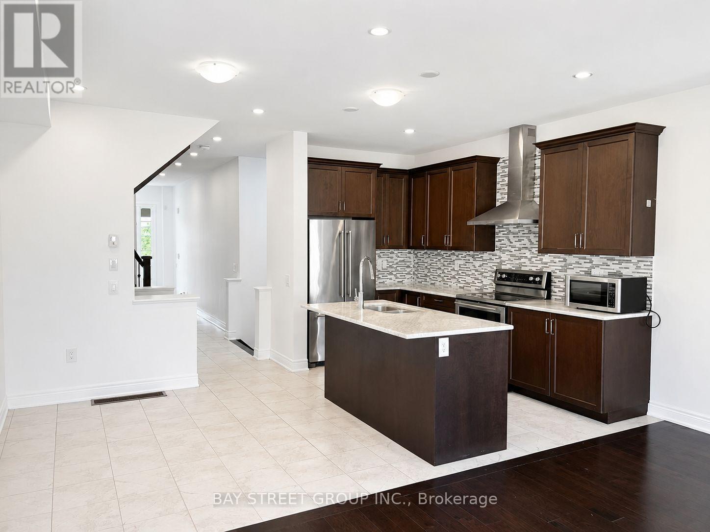 103 Drizzel Crescent, Richmond Hill, Ontario L4E 0G9 - Photo 4 - N13604994