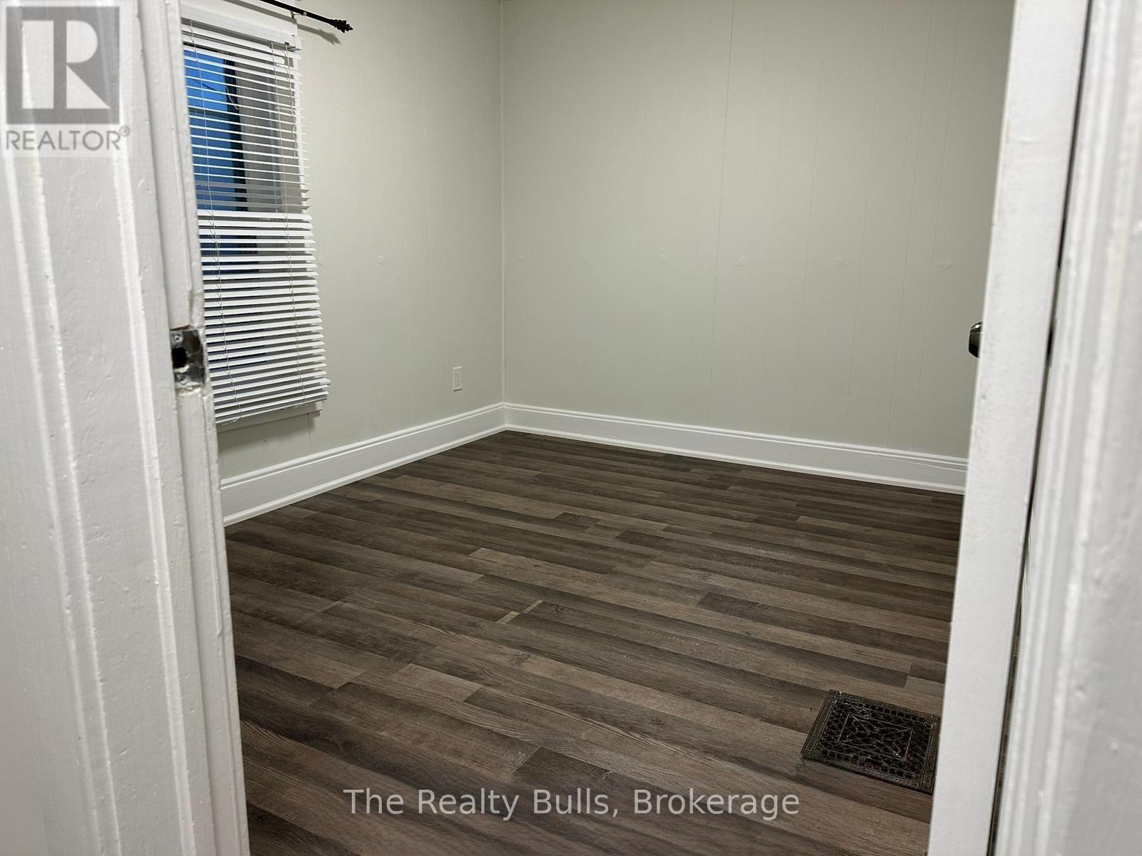 18 Forks Road E, Welland, Ontario  L3B 5K1 - Photo 13 - X13604998