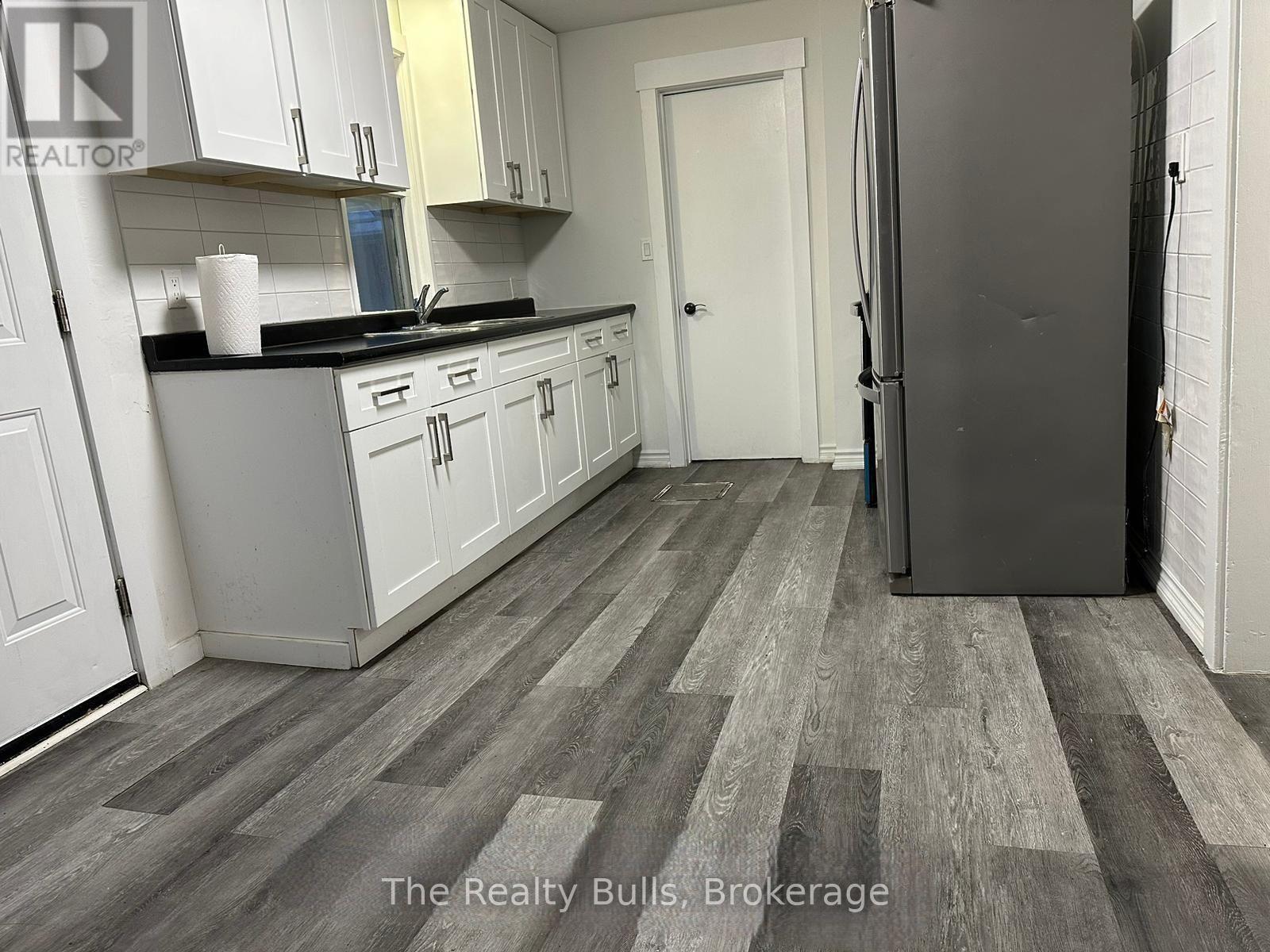 18 Forks Road E, Welland, Ontario  L3B 5K1 - Photo 2 - X13604998