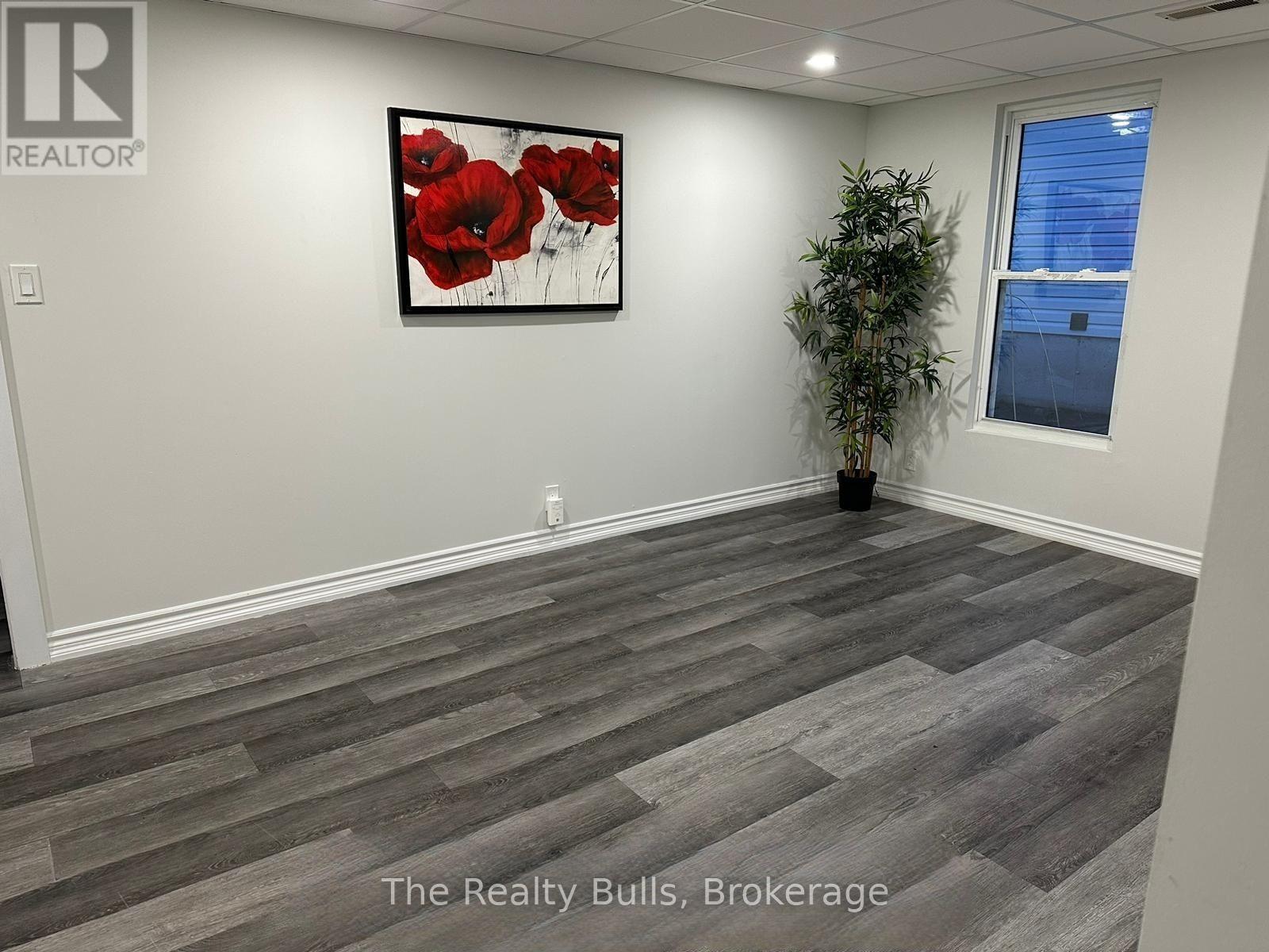 18 Forks Road E, Welland, Ontario  L3B 5K1 - Photo 3 - X13604998