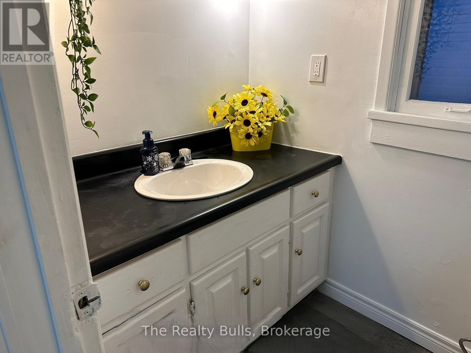 18 Forks Road E, Welland, Ontario  L3B 5K1 - Photo 5 - X13604998