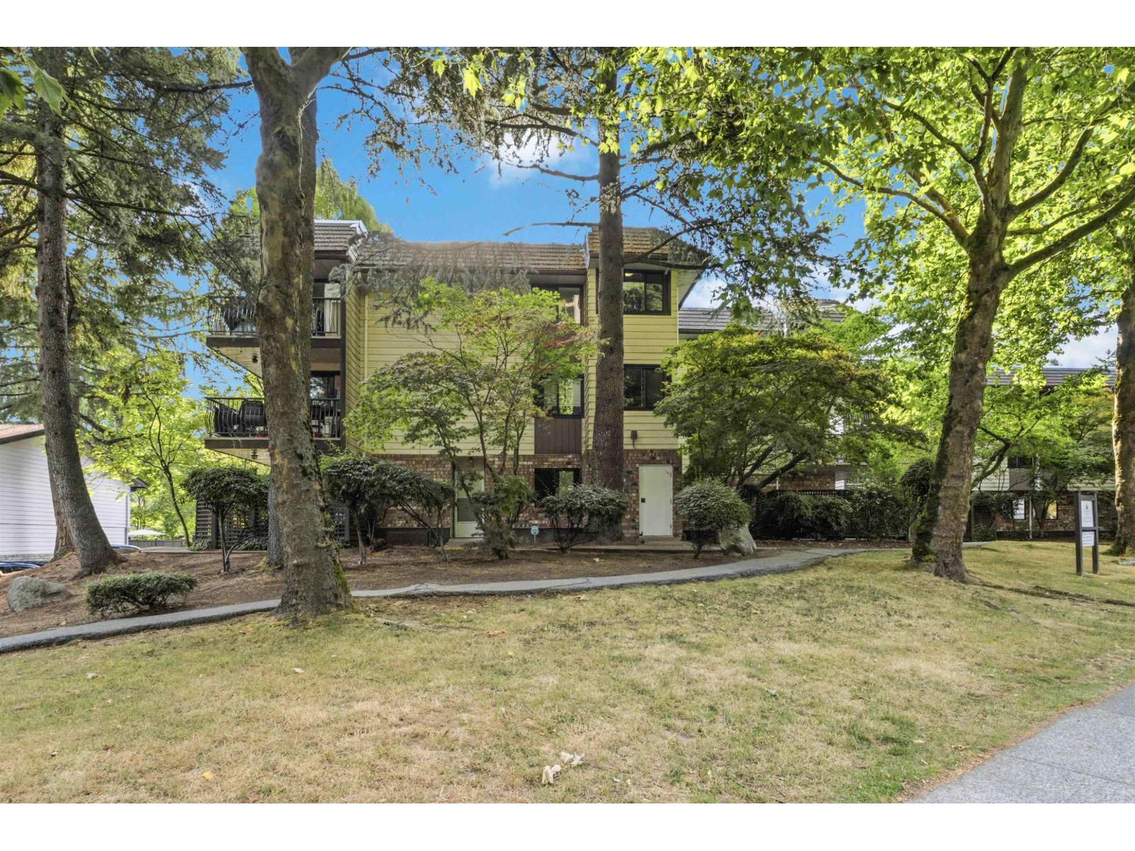 211 7426 138 STREET Surrey British Columbia Canada V3W8G4 3