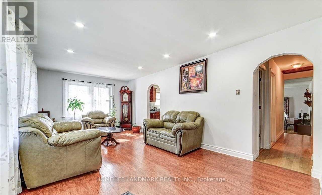 62 Peter Street, Markham, Ontario  L3P 2A6 - Photo 5 - N13605038