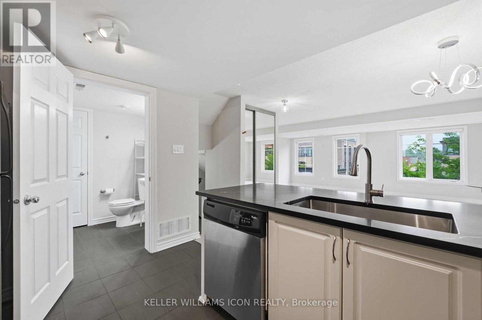 689b Sue Holloway Drive, Ottawa, Ontario  K2J 5R6 - Photo 12 - X13605044