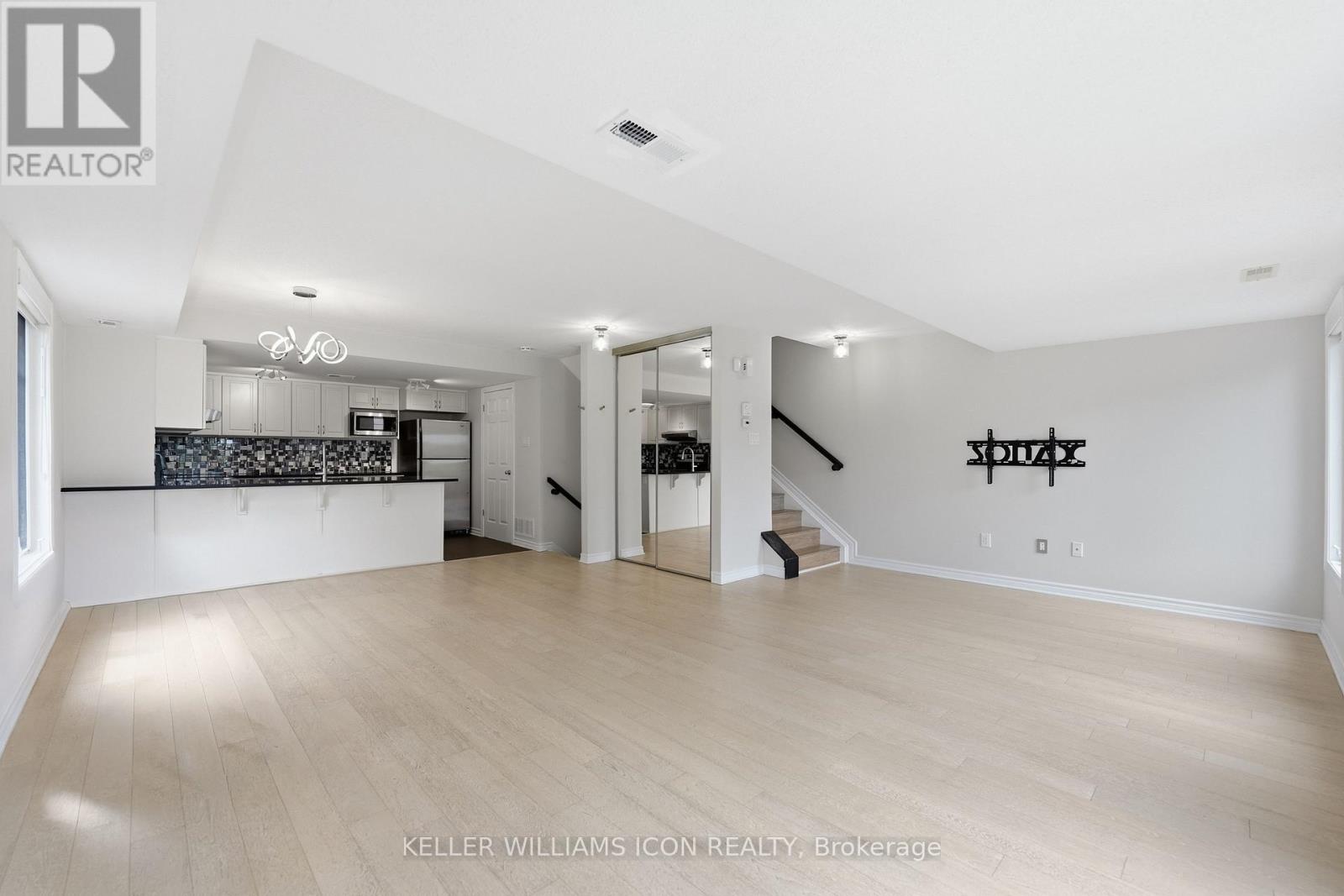689b Sue Holloway Drive, Ottawa, Ontario  K2J 5R6 - Photo 7 - X13605044