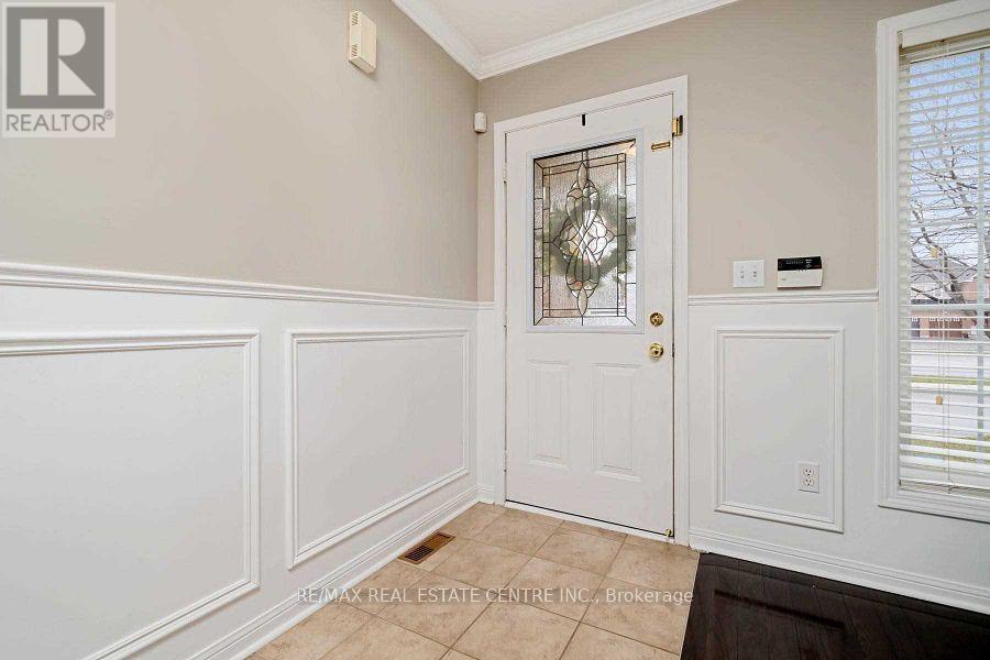 665 Thompson Road S, Milton, Ontario  L9T 5W8 - Photo 3 - W13605046