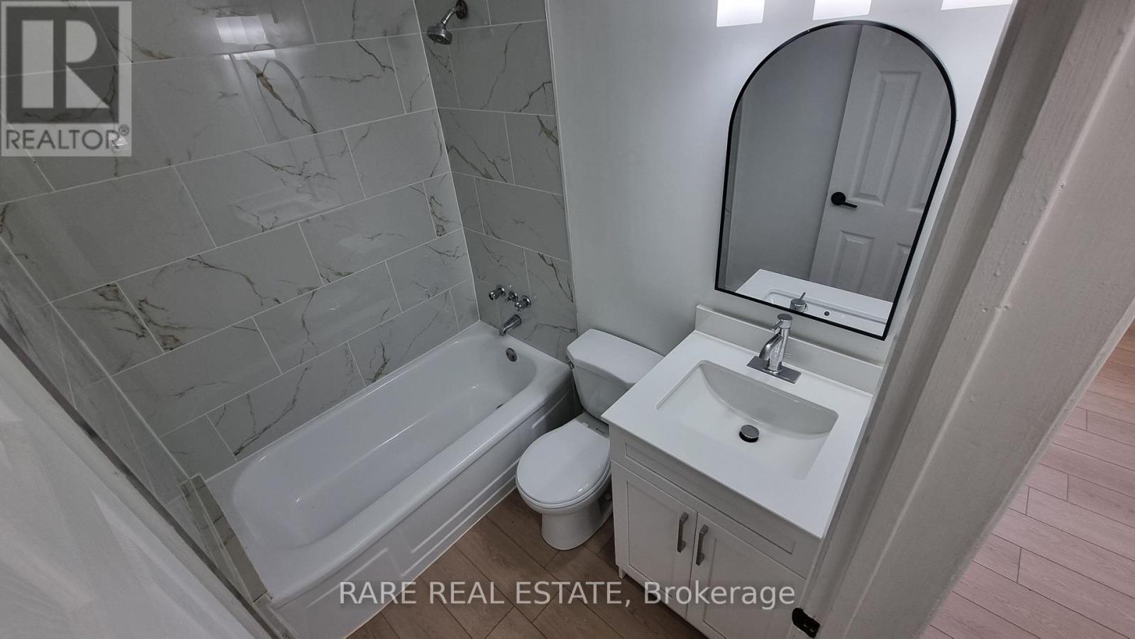 7 - 431 Martha Street W, Burlington, Ontario  L7R 2P6 - Photo 3 - W13605062