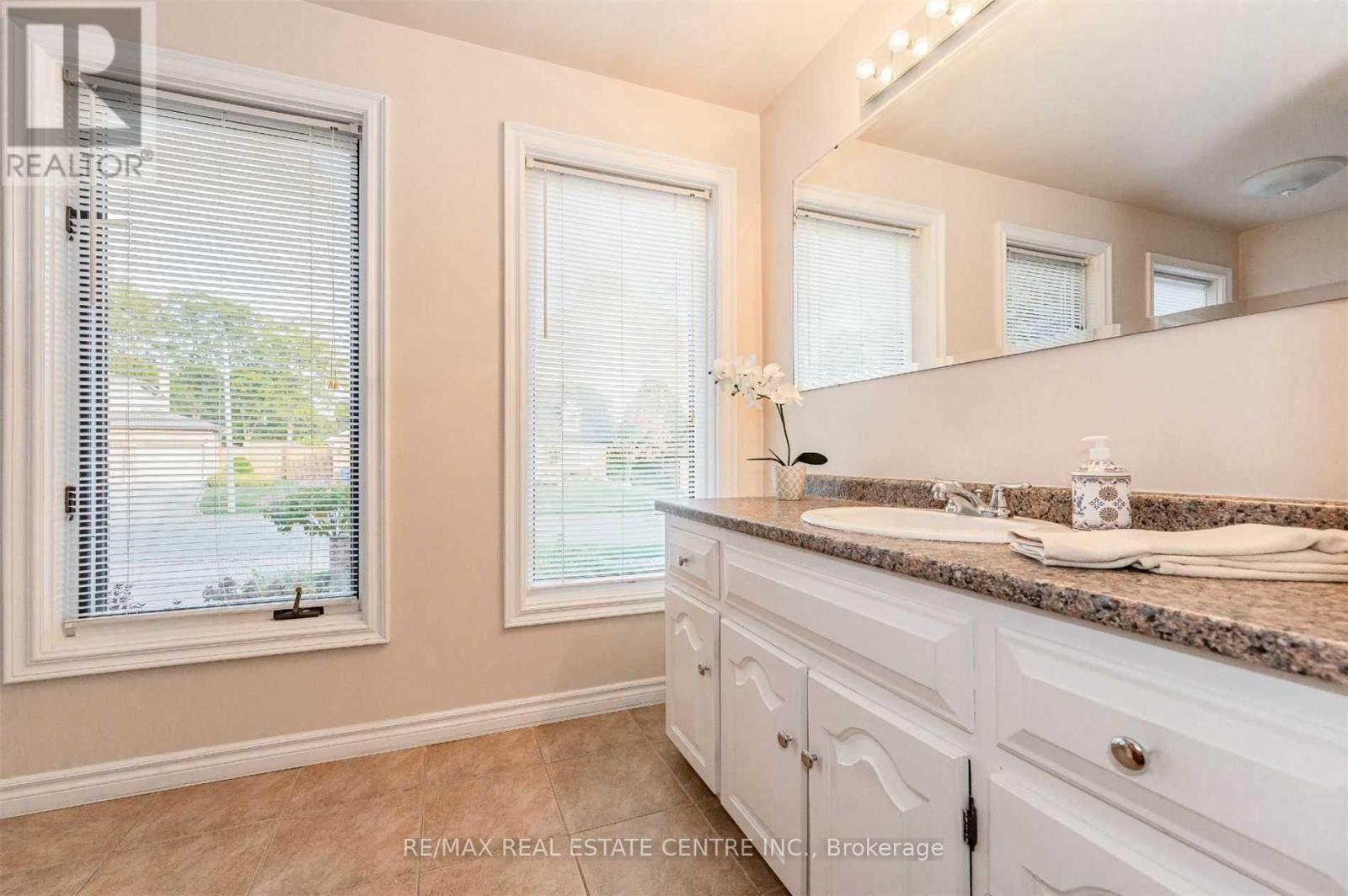 28 Walnut Drive, Guelph, Ontario  N1E 4B3 - Photo 11 - X13605050