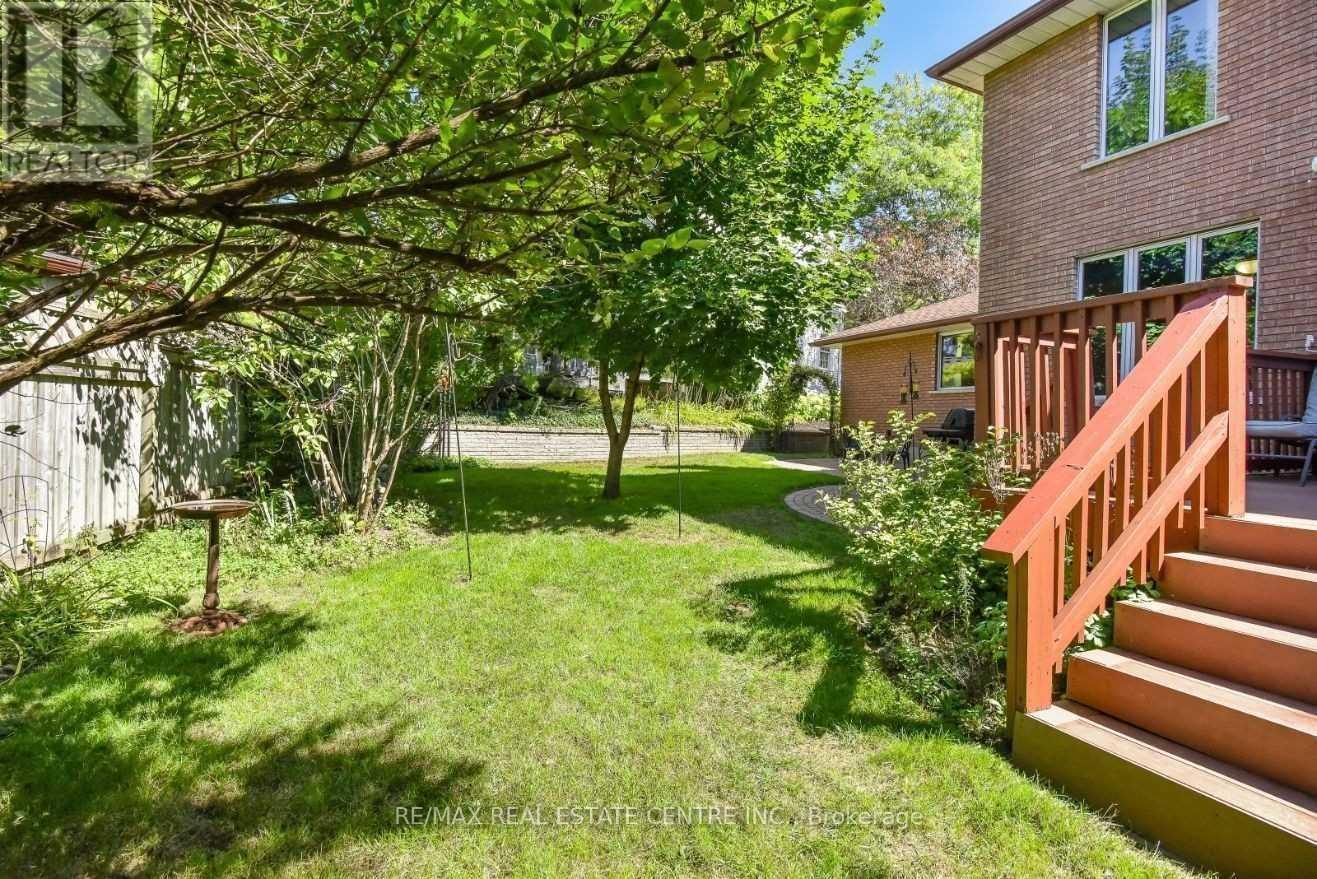 28 Walnut Drive, Guelph, Ontario  N1E 4B3 - Photo 3 - X13605050