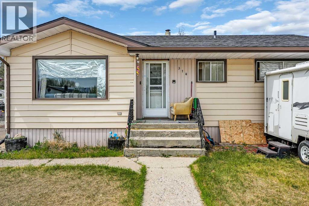 314 Bruce Avenue, Carbon, Alberta  T0M 0L0 - Photo 3 - A2315797