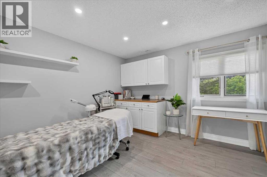 756 Strathcona Drive SW, Calgary, Alberta  T3H 1S1 - Photo 34 - A2327529