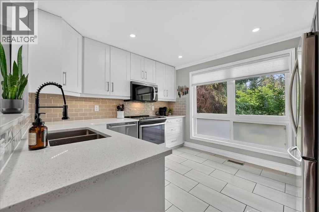 756 Strathcona Drive SW, Calgary, Alberta  T3H 1S1 - Photo 6 - A2327529