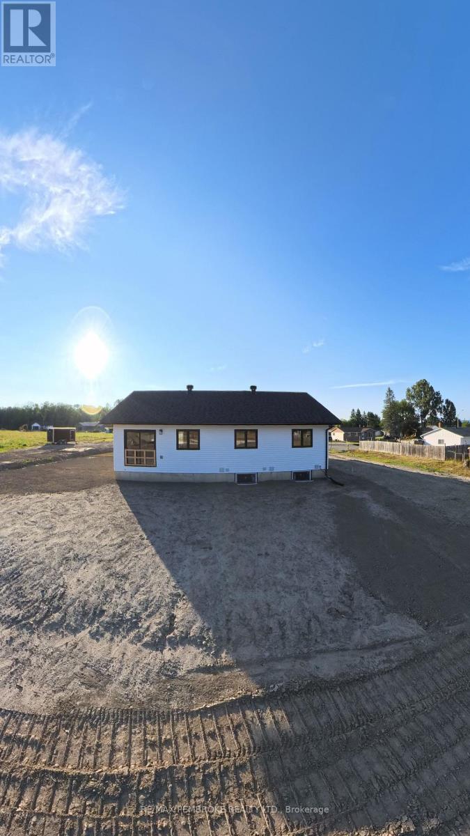 62 Eddy Crescent, Pembroke, Ontario  K8A 0M1 - Photo 38 - X12795924