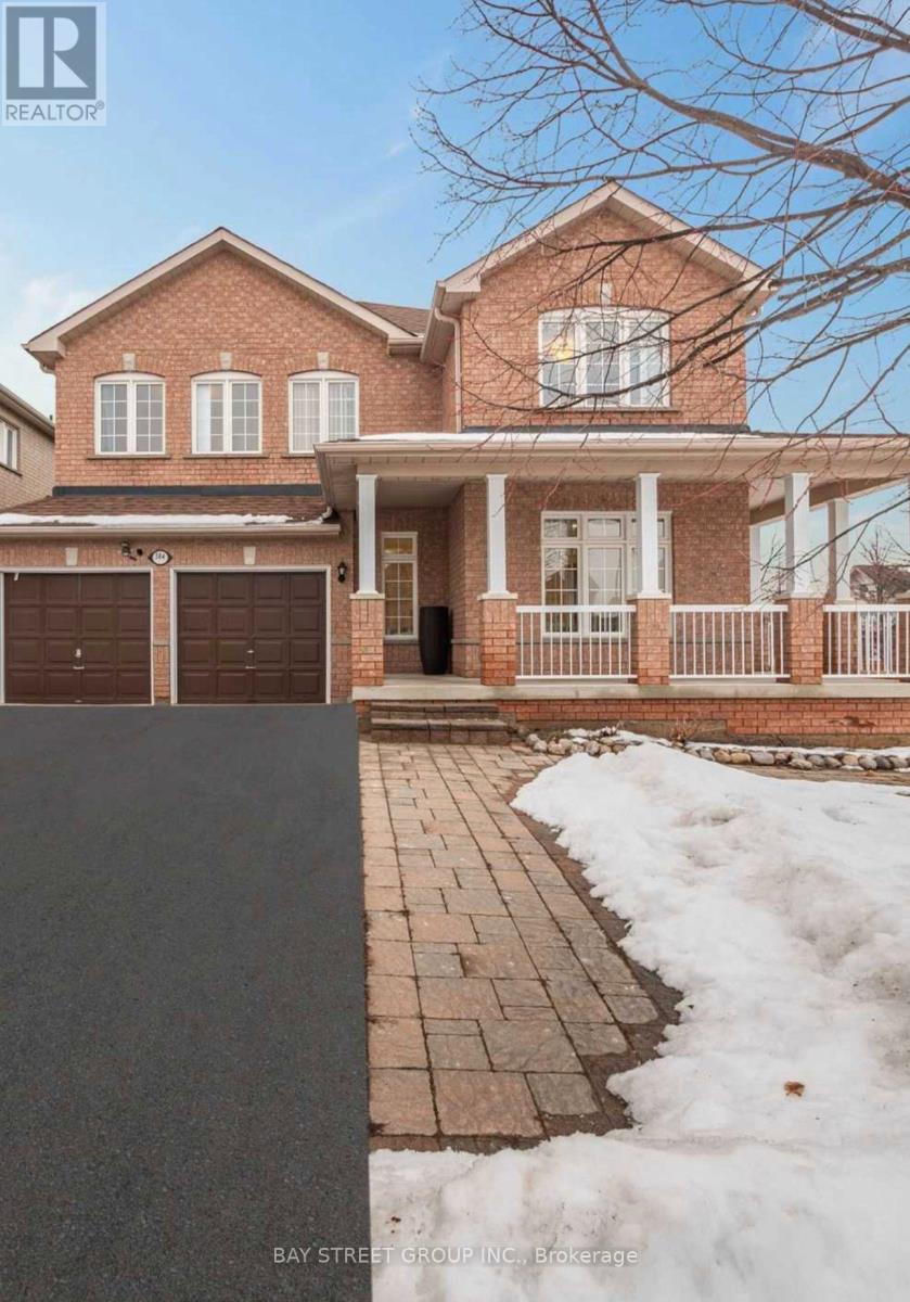 384 SPRUCE GROVE CRESCENT, Newmarket, Ontario