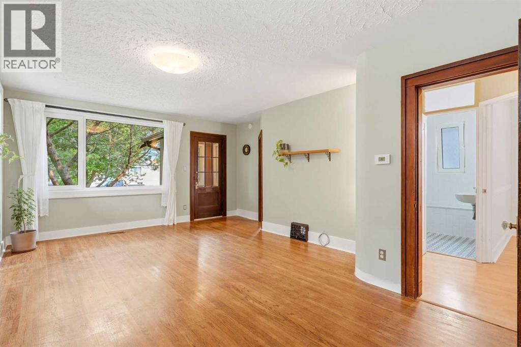 439 13 Avenue NE, Calgary, Alberta  T2E 1C3 - Photo 5 - A2331691