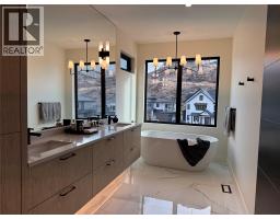 5533 Foothill Court, Kelowna, British Columbia  V1W 0C4 - Photo 25 - 10371715