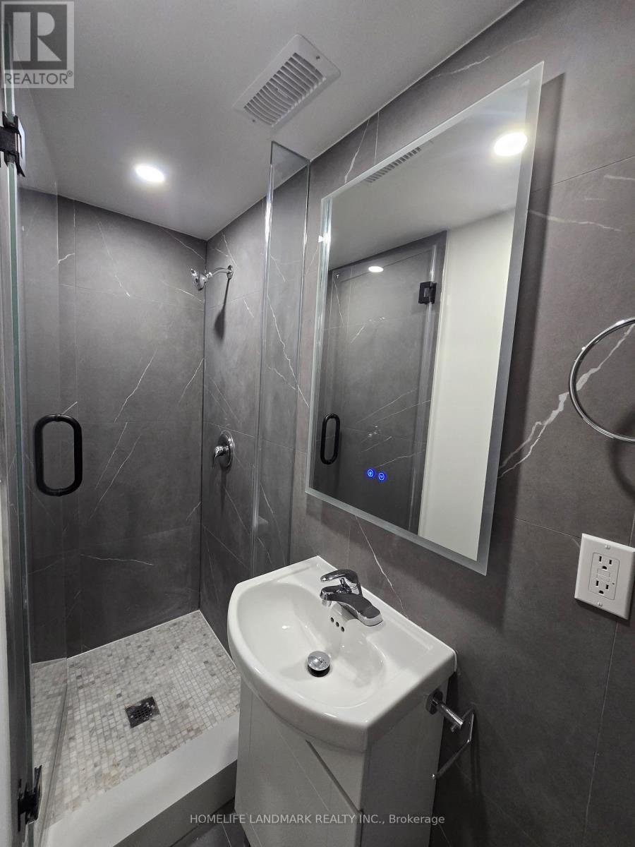 9 Alton Avenue, Toronto, Ontario  M4L 2M3 - Photo 4 - E13605152