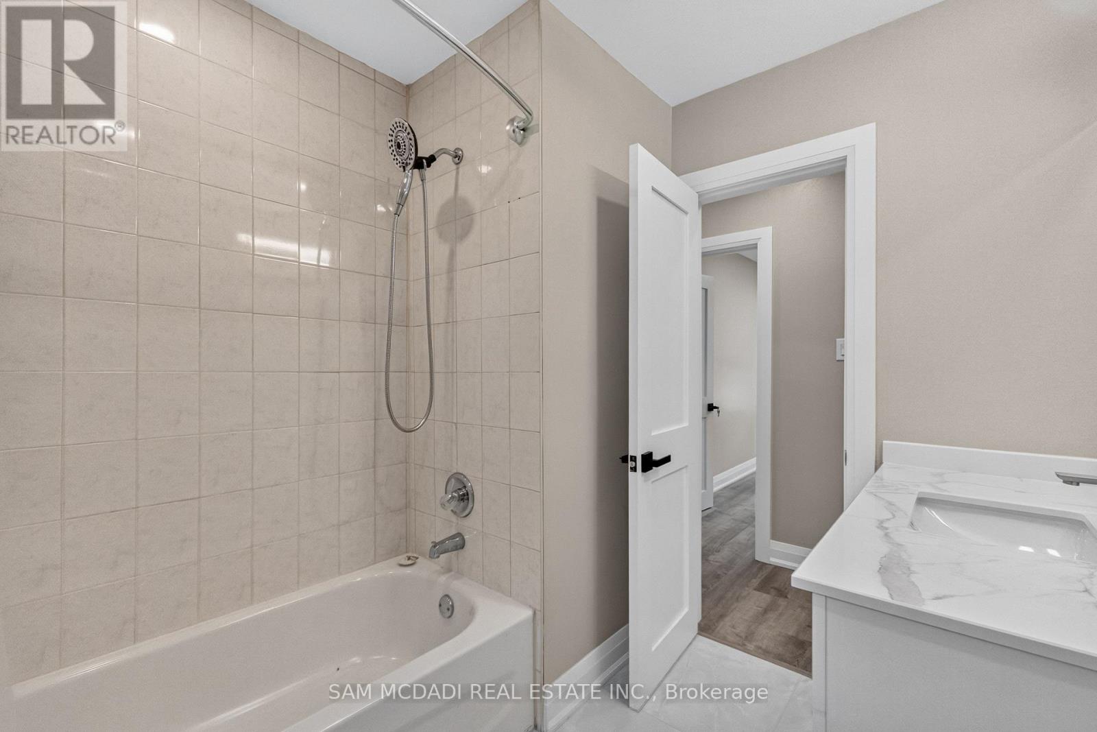 1153 Mona Road, Mississauga, Ontario  L5G 2Z8 - Photo 4 - W13605184