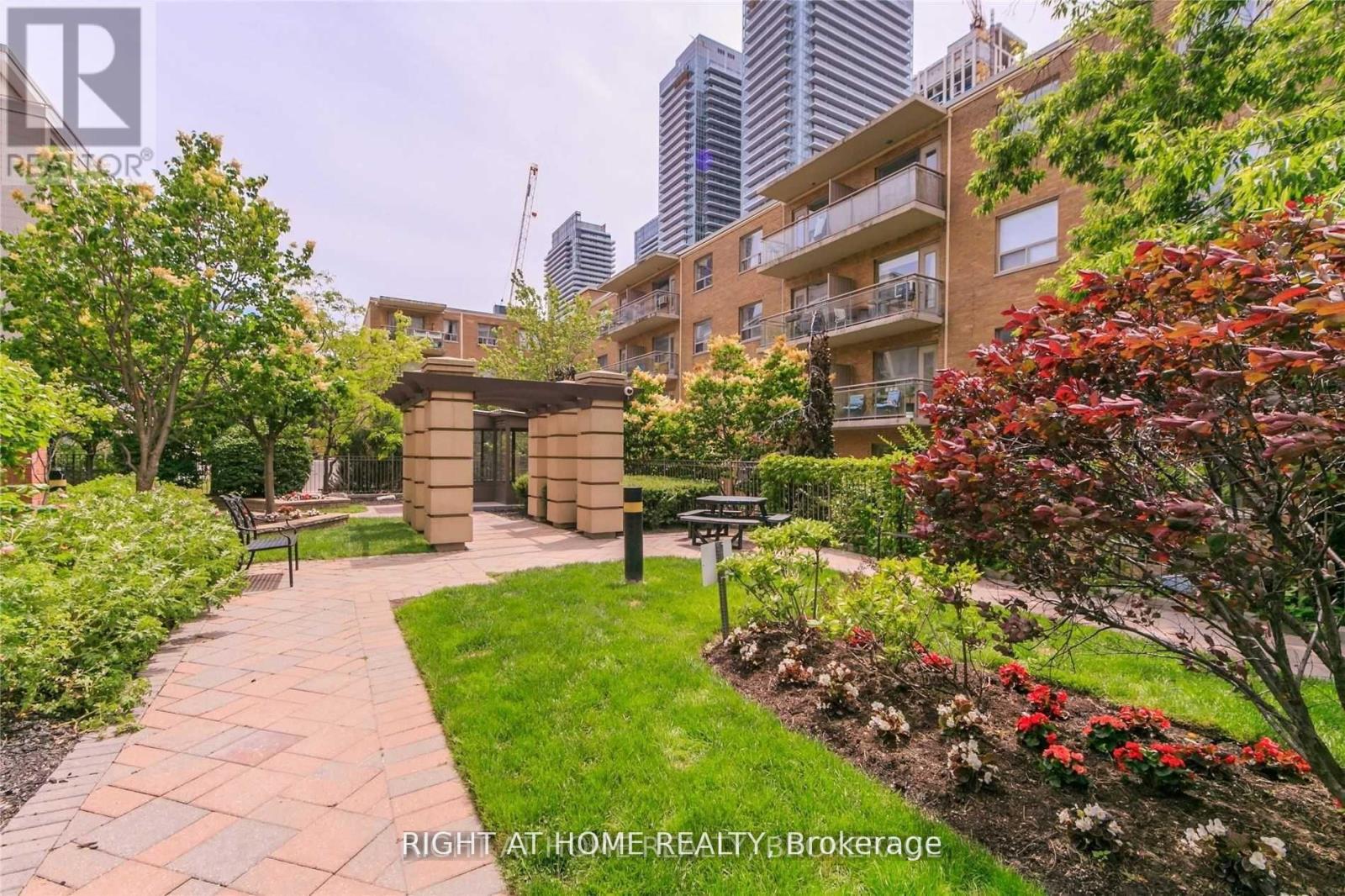 327 - 900 Mount Pleasant Road, Toronto, Ontario M4P 3J9 - Photo 25 - C13603828